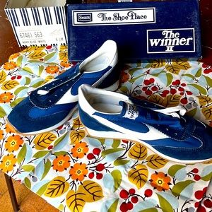 Vintage 1984 athletic shoes, brand new in box. Mens size 6 1/2.